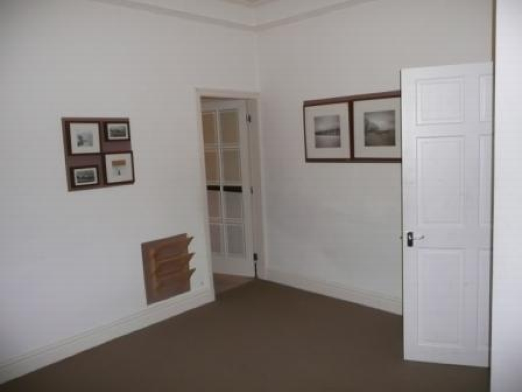 2 bedroom mid terraced house Let in Dukinfield - 0.