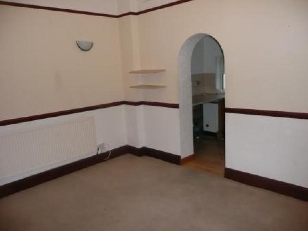 2 bedroom mid terraced house Let in Dukinfield - 0.