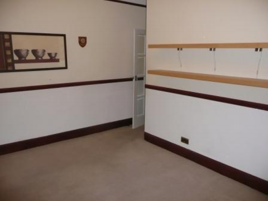 2 bedroom mid terraced house Let in Dukinfield - 0.