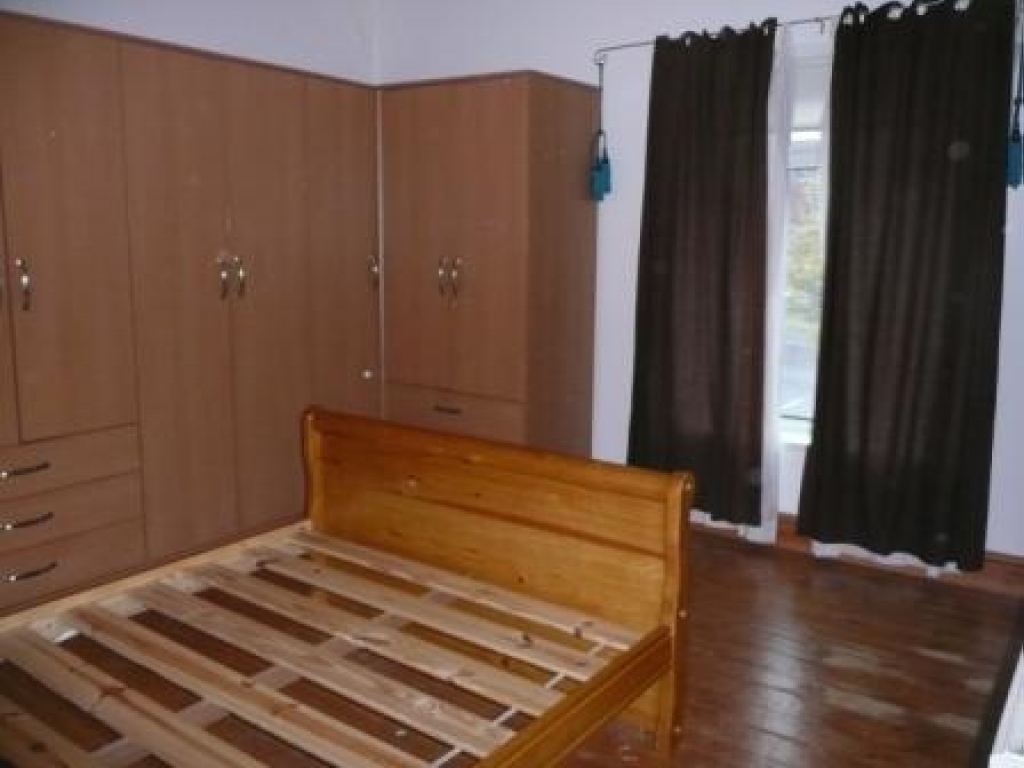 2 bedroom mid terraced house Let in Dukinfield - 0.