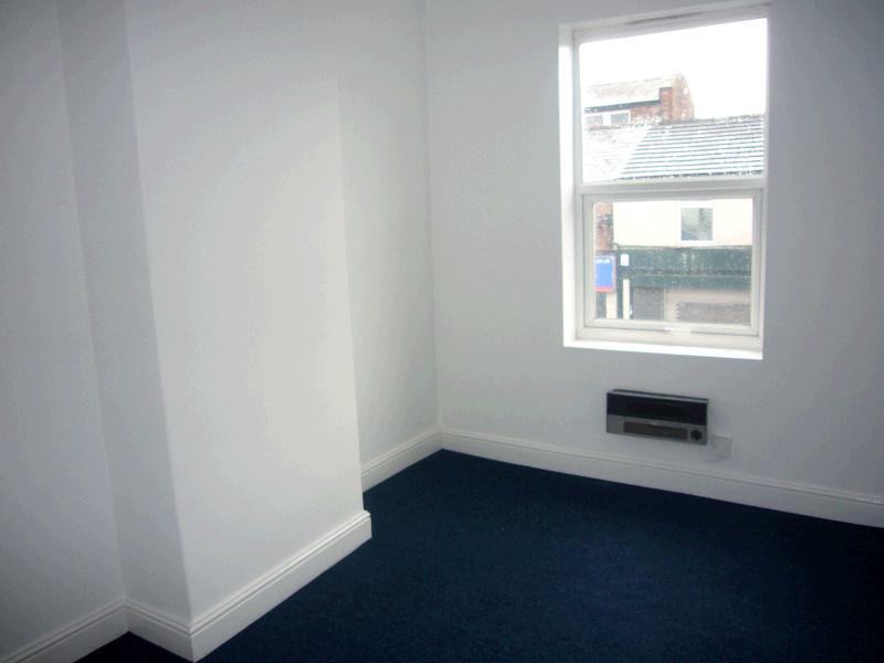 Shop Let in Stockport - 0.