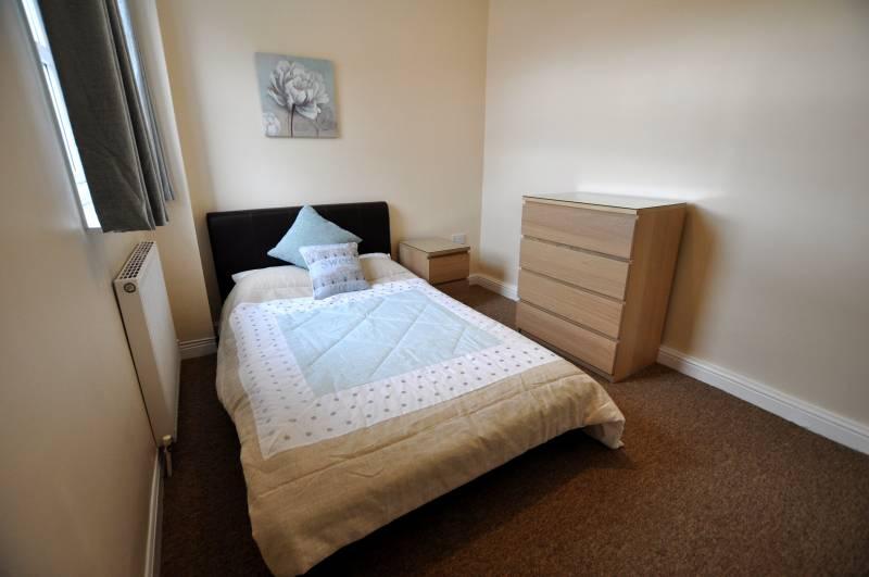1 bedroom shared house Let in Stockport - Photograph 1.