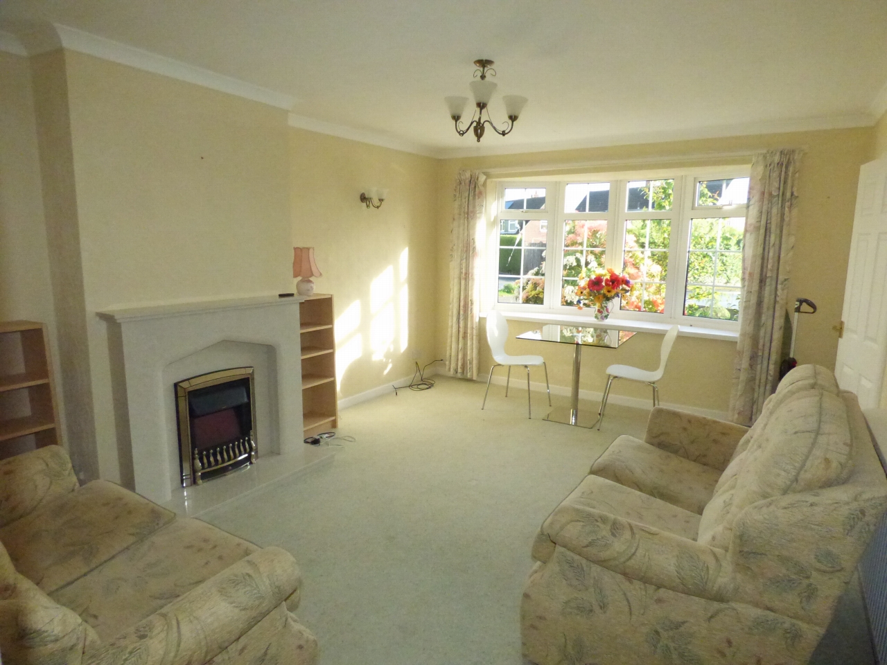 2 bedroom detached bungalow Under Offer in Stockport - 0.