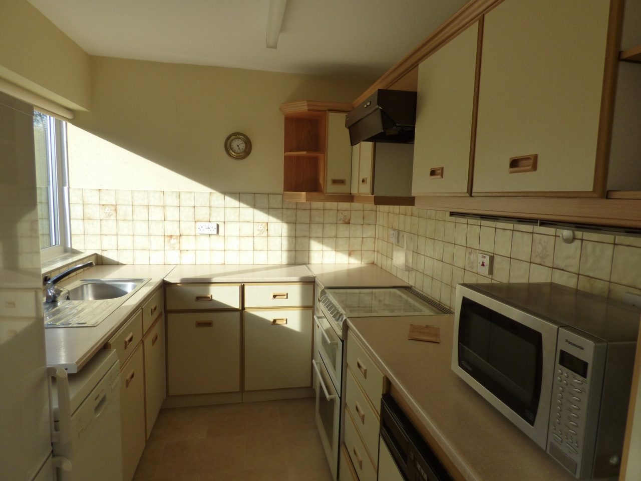 2 bedroom detached bungalow Under Offer in Stockport - 0.