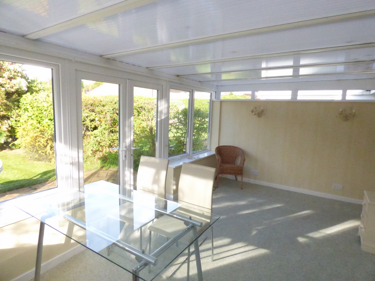 2 bedroom detached bungalow Under Offer in Stockport - 0.