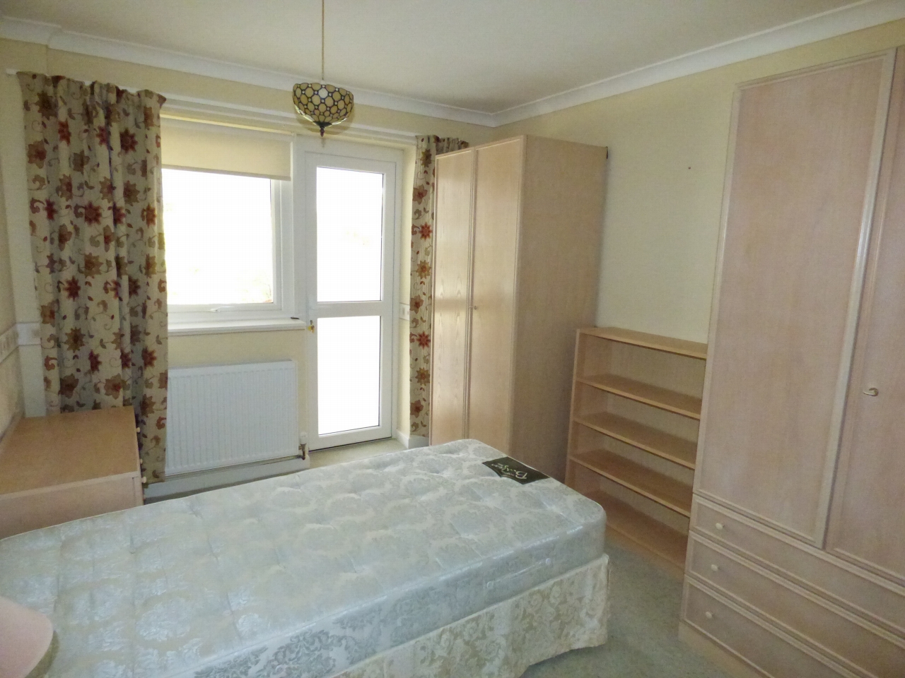 2 bedroom detached bungalow Under Offer in Stockport - 0.