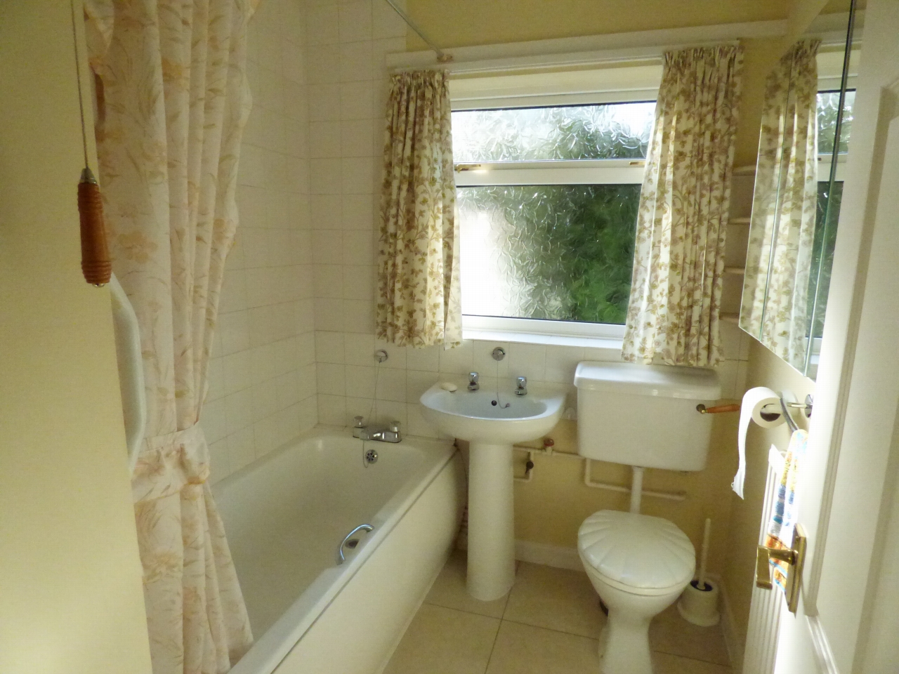 2 bedroom detached bungalow Under Offer in Stockport - 0.