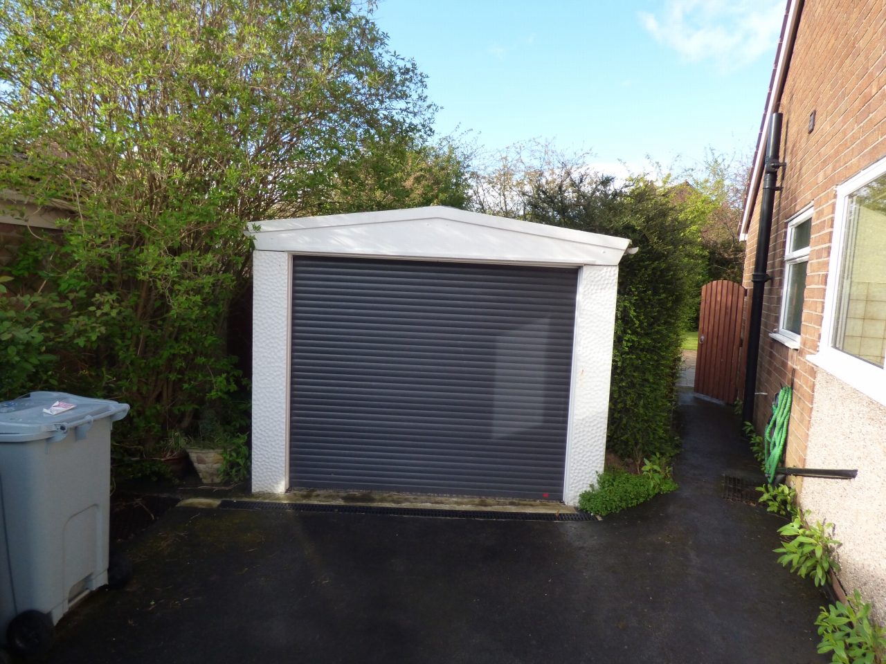 2 bedroom detached bungalow Under Offer in Stockport - 0.