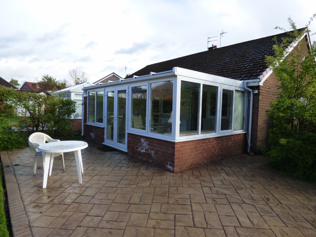 2 bedroom detached bungalow Under Offer in Stockport - 0.