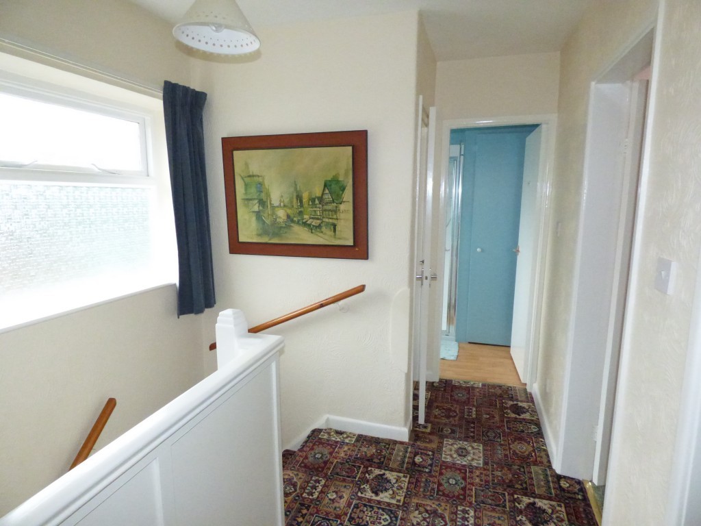 3 bedroom semi-detached house Let in Stockport - 7.