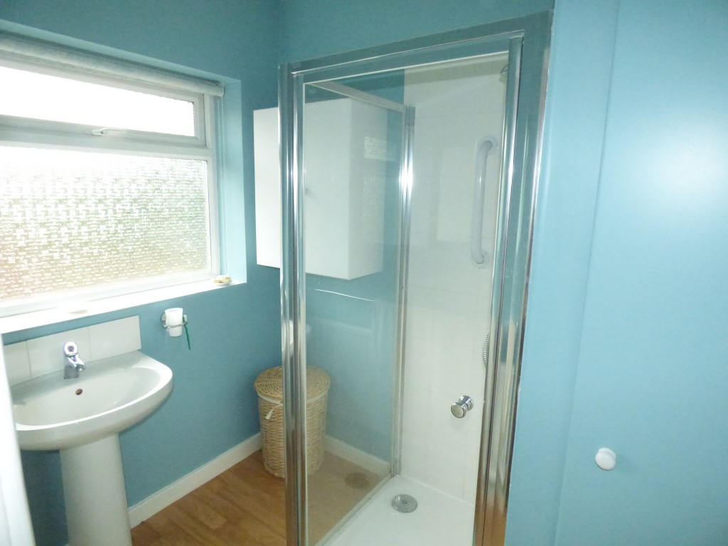 3 bedroom semi-detached house Let in Stockport - 8.