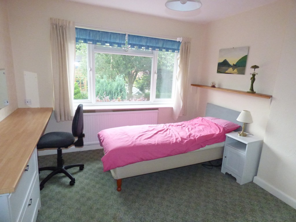 3 bedroom semi-detached house Let in Stockport - 10.