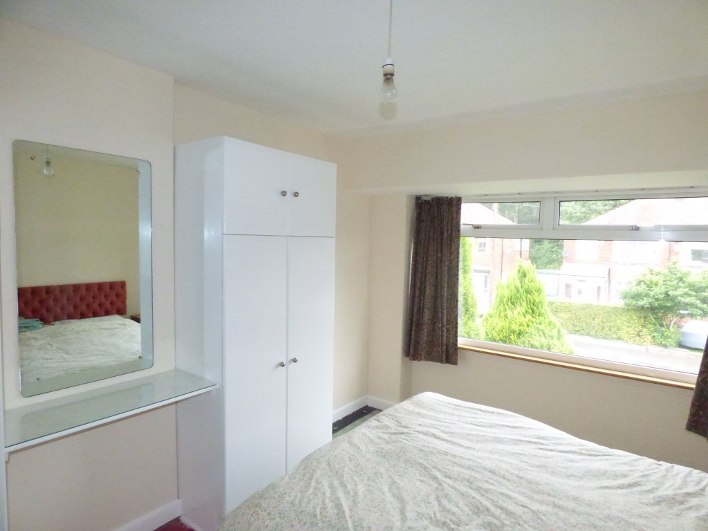 3 bedroom semi-detached house Let in Stockport - 11.