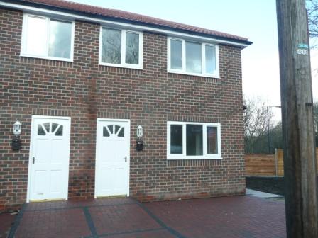 3 bedroom semi-detached house Let in Manchester - 0.