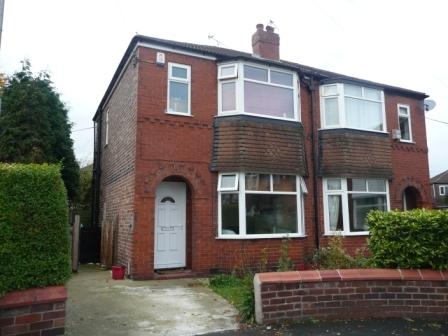 2 bedroom semi-detached house Let in Stockport - 0.