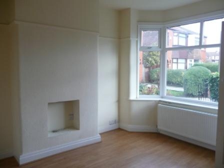 2 bedroom semi-detached house Let in Stockport - 0.