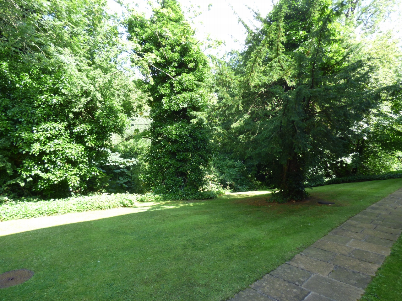 2 bedroom ground floor flat/apartment Let in Stockport - Photograph 4.