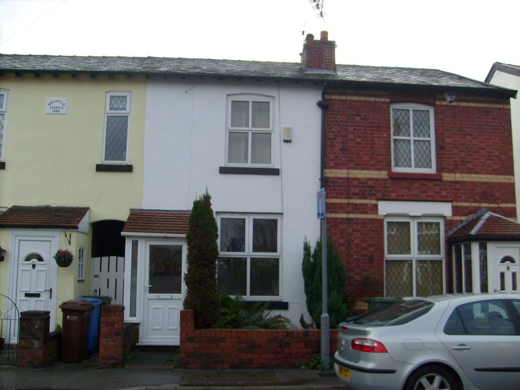 2 bedroom mid terraced house Let in Stockport - 0.