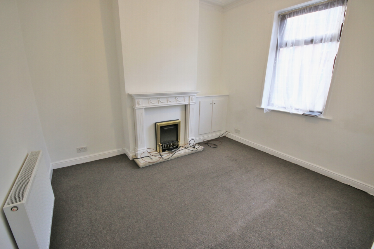2 bedroom mid terraced house Let in Wigan - Photograph 2.