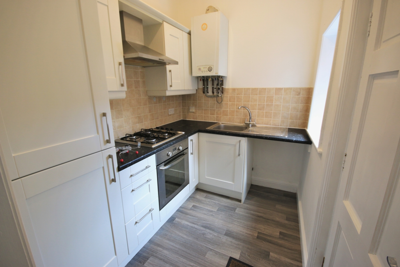 2 bedroom mid terraced house Let in Wigan - Photograph 4.