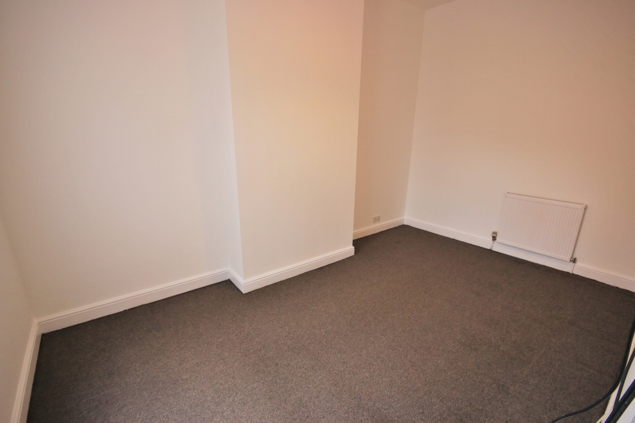 2 bedroom mid terraced house Let in Wigan - Photograph 7.