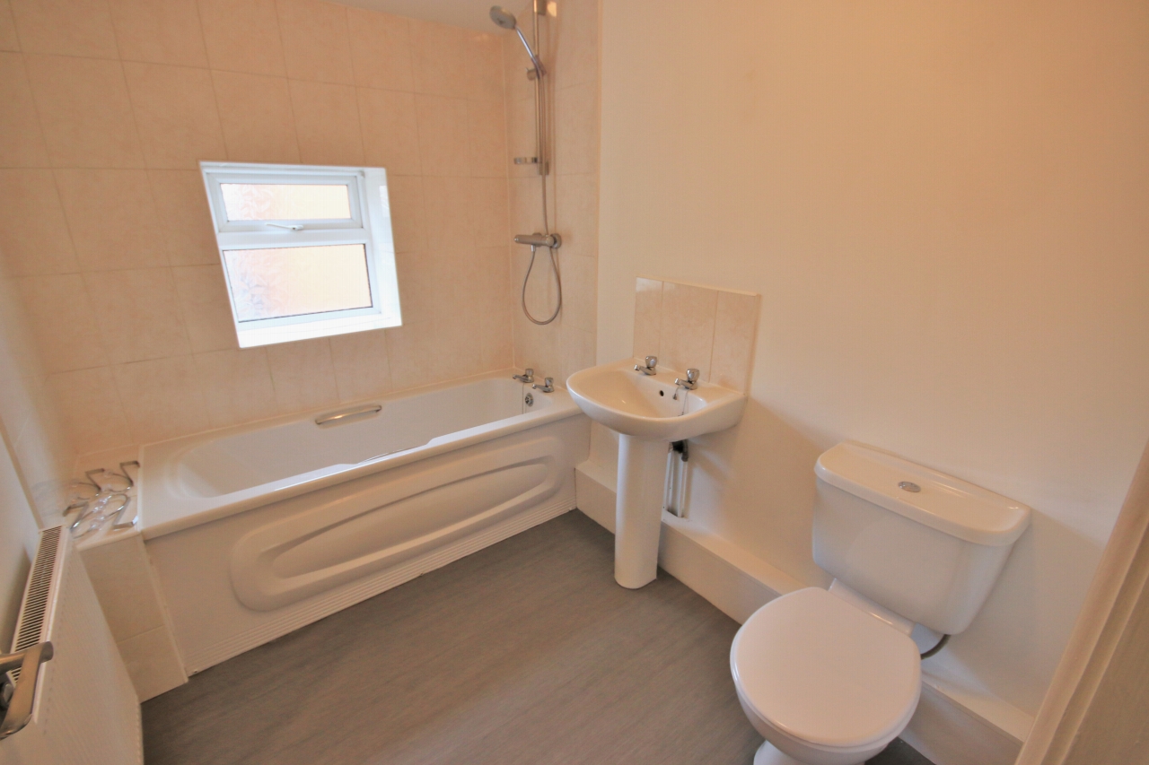 2 bedroom mid terraced house Let in Wigan - Photograph 8.