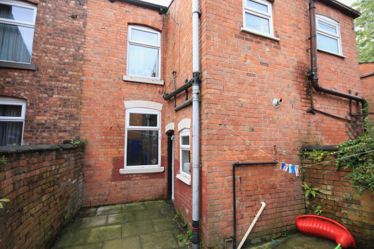 2 bedroom mid terraced house Let in Wigan - Photograph 10.