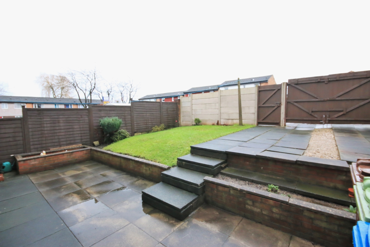 3 bedroom mid terraced house Let in Wigan - Photograph 3.