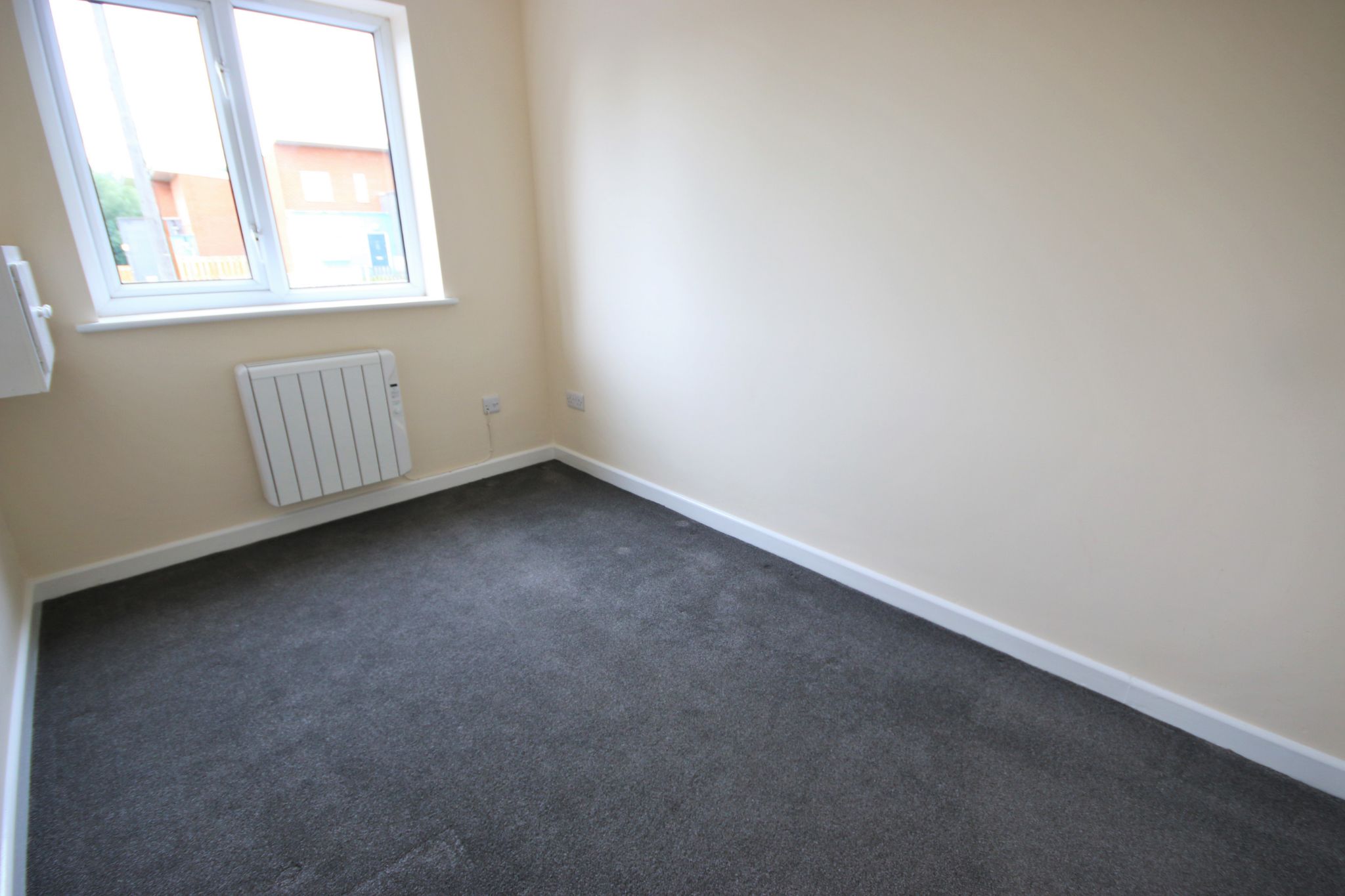 2 bedroom apartment flat/apartment Let in Wigan - Photograph 5.