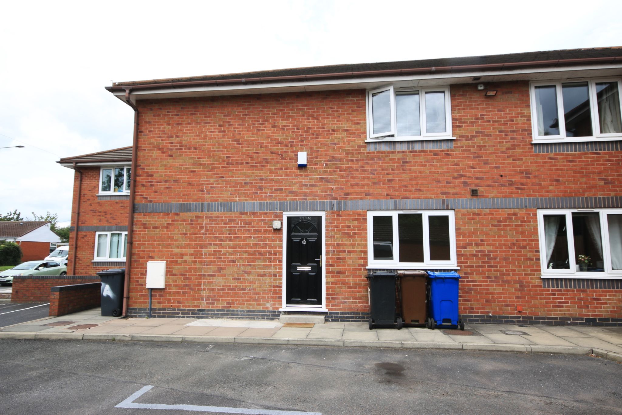 2 bedroom apartment flat/apartment Let in Wigan - Photograph 1.