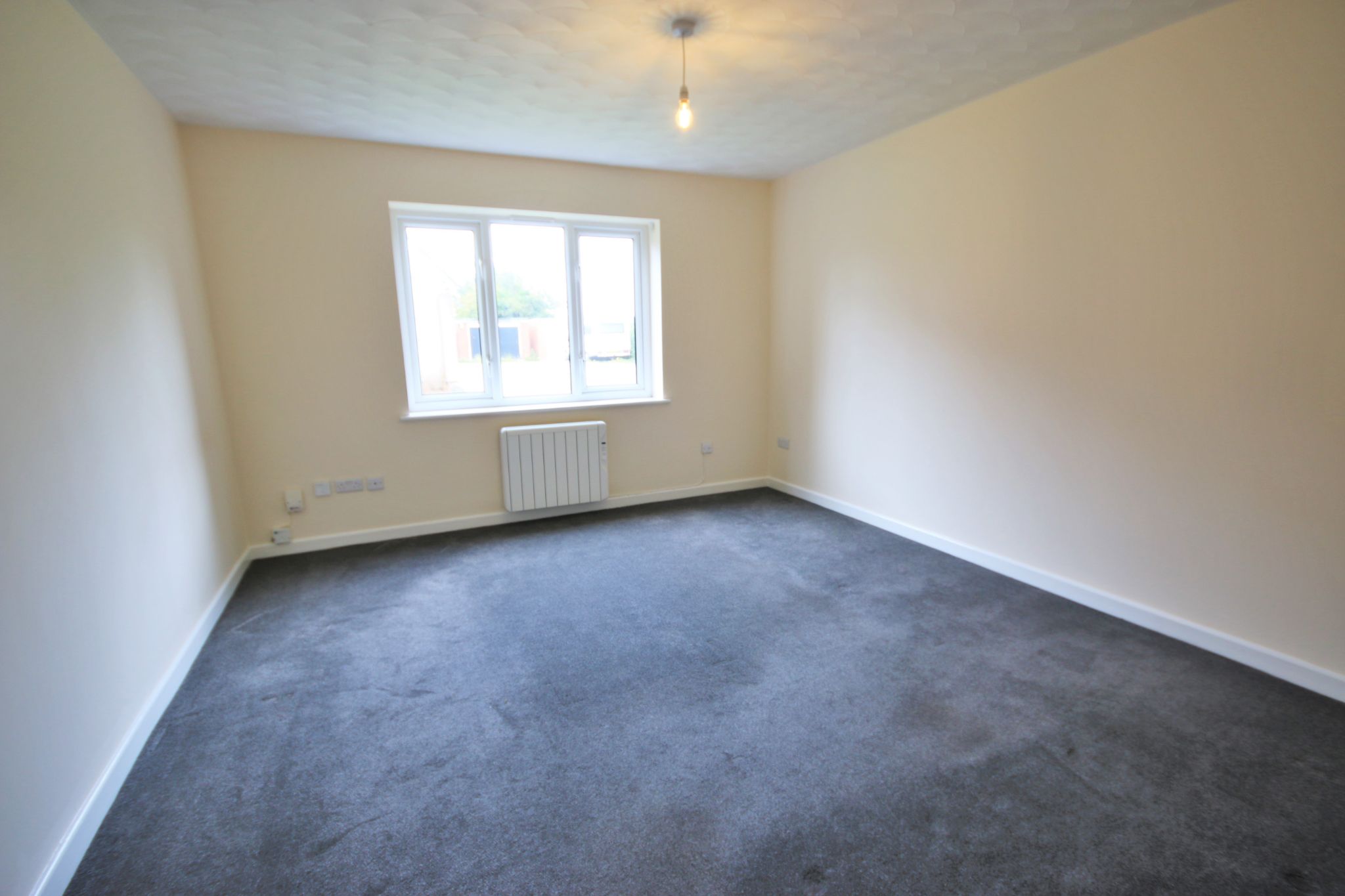 2 bedroom apartment flat/apartment Let in Wigan - Photograph 2.