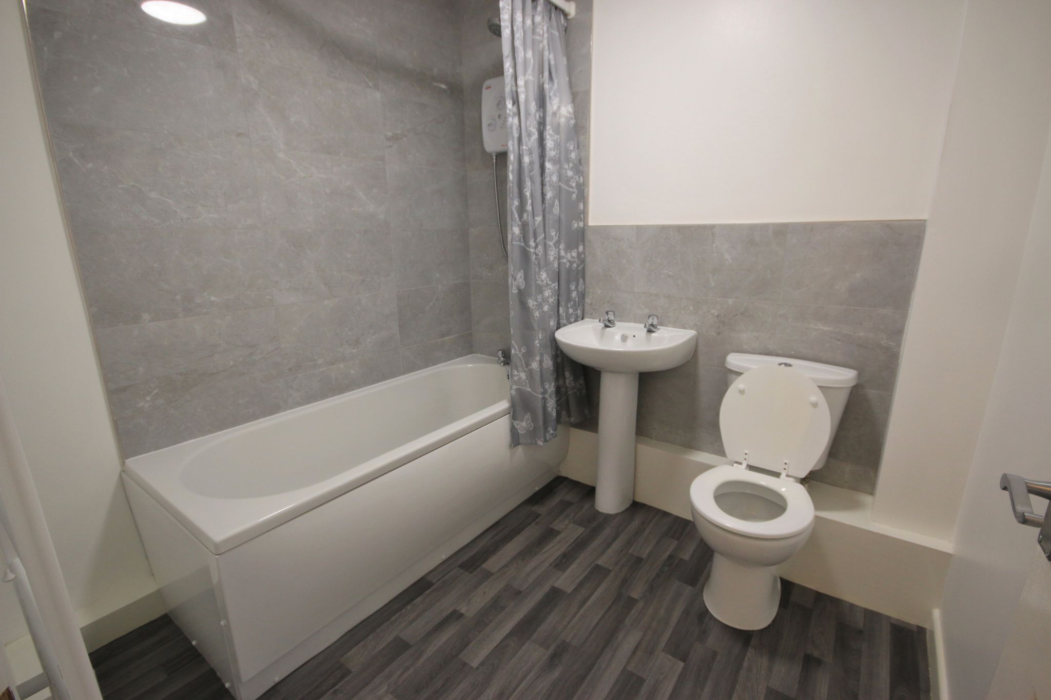 2 bedroom apartment flat/apartment Let in Wigan - Photograph 6.