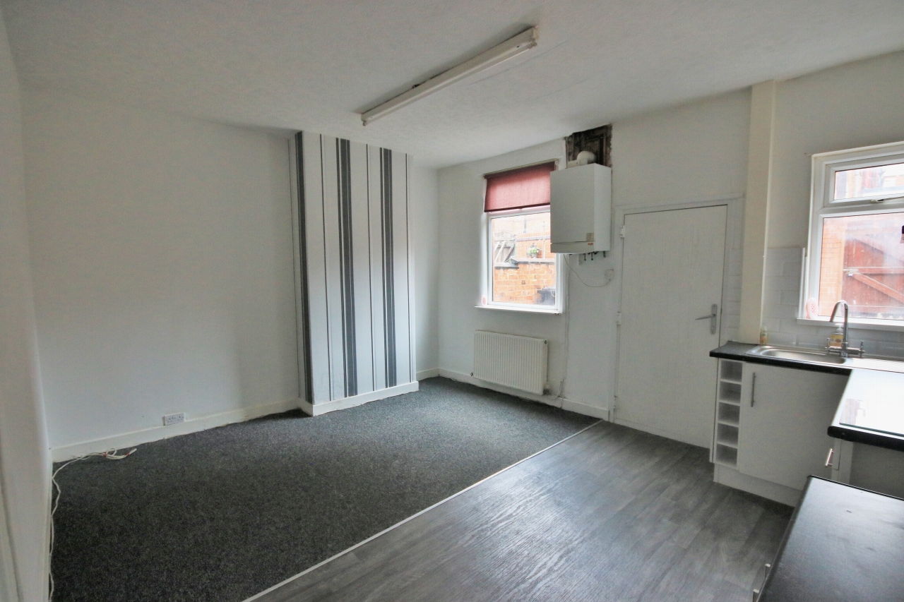 2 bedroom mid terraced house Let in Wigan - Photograph 3.
