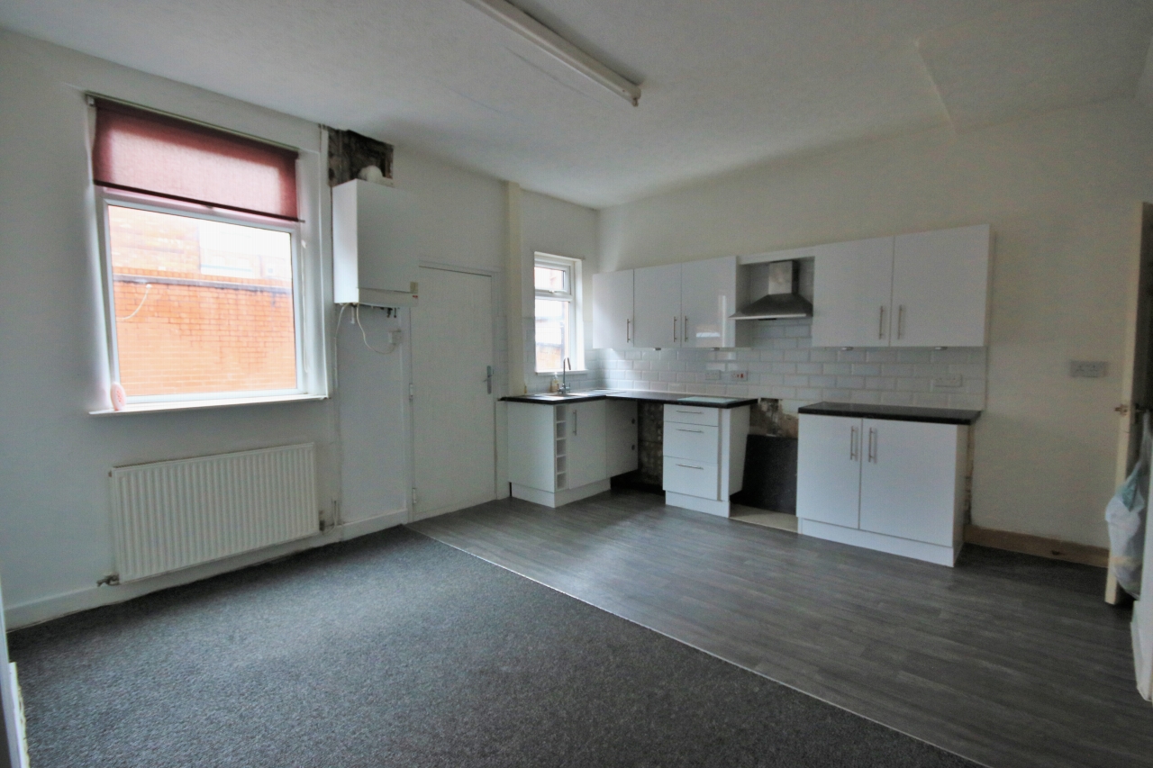 2 bedroom mid terraced house Let in Wigan - Photograph 4.