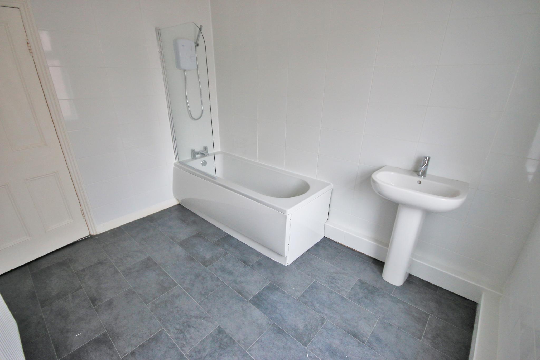 2 bedroom mid terraced house Let in Wigan - Photograph 9.