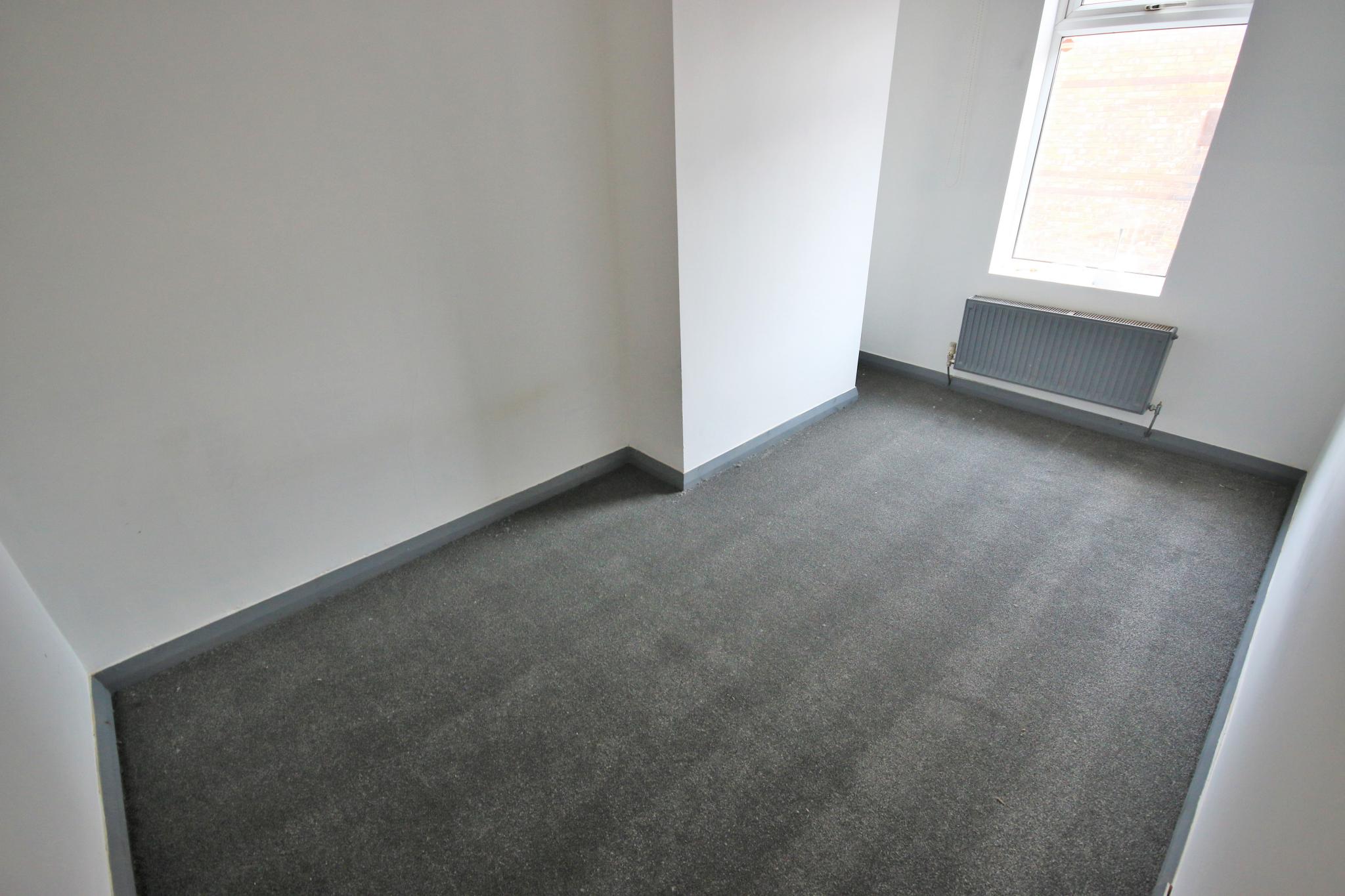2 bedroom mid terraced house Let in Wigan - Photograph 7.