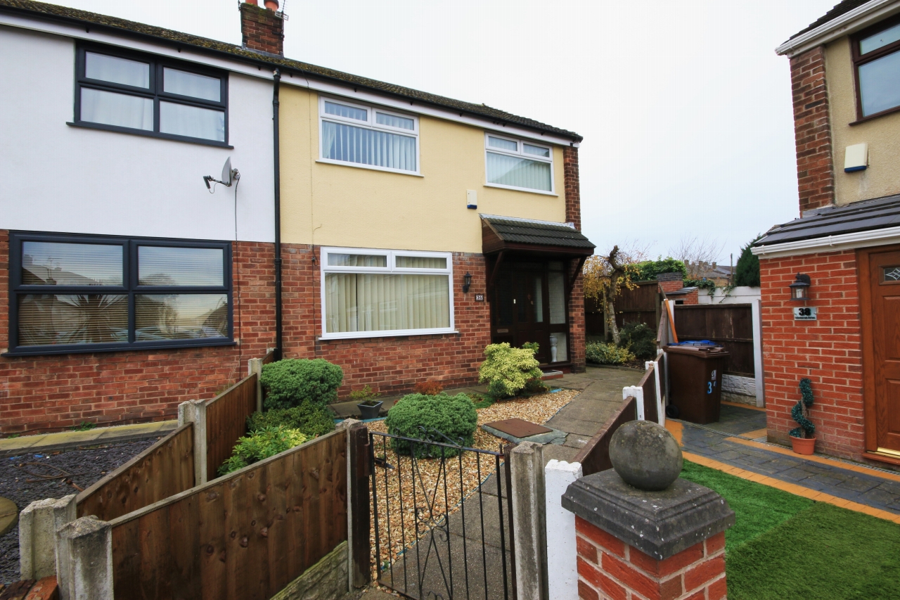 3 bedroom semi-detached house Let in Wigan - Photograph 1.