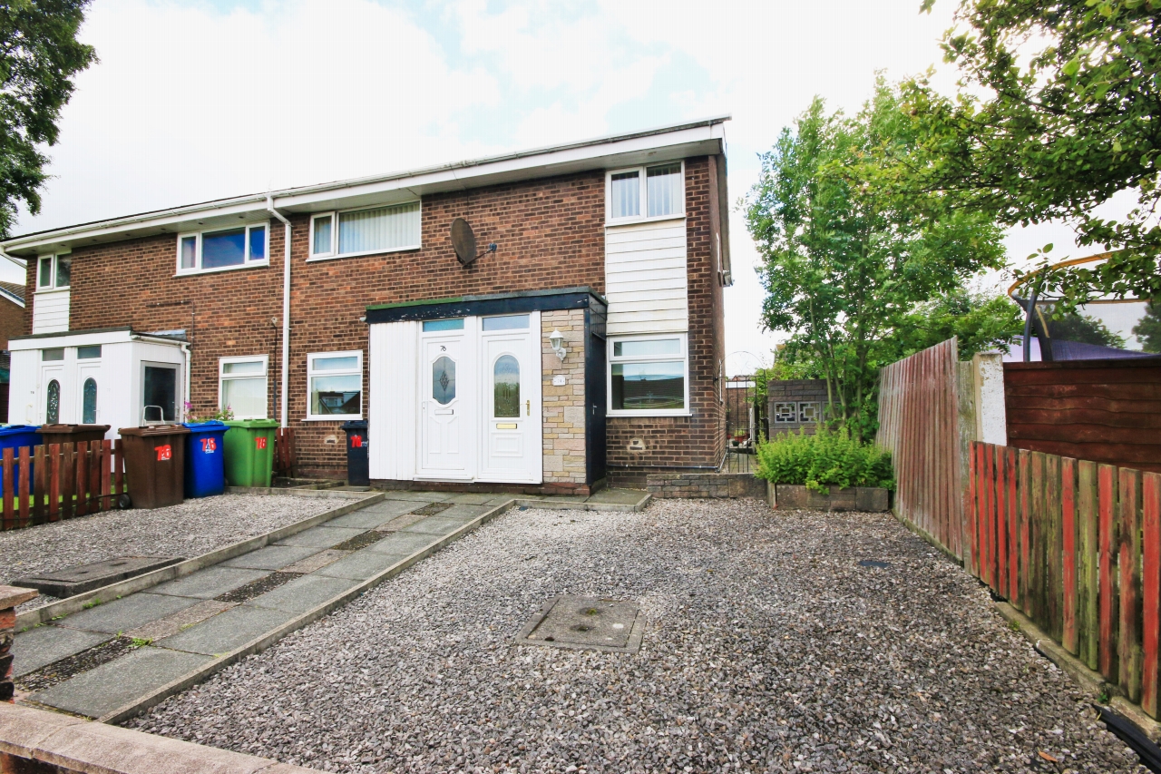2 bedroom apartment flat/apartment Let in Wigan - Photograph 1.