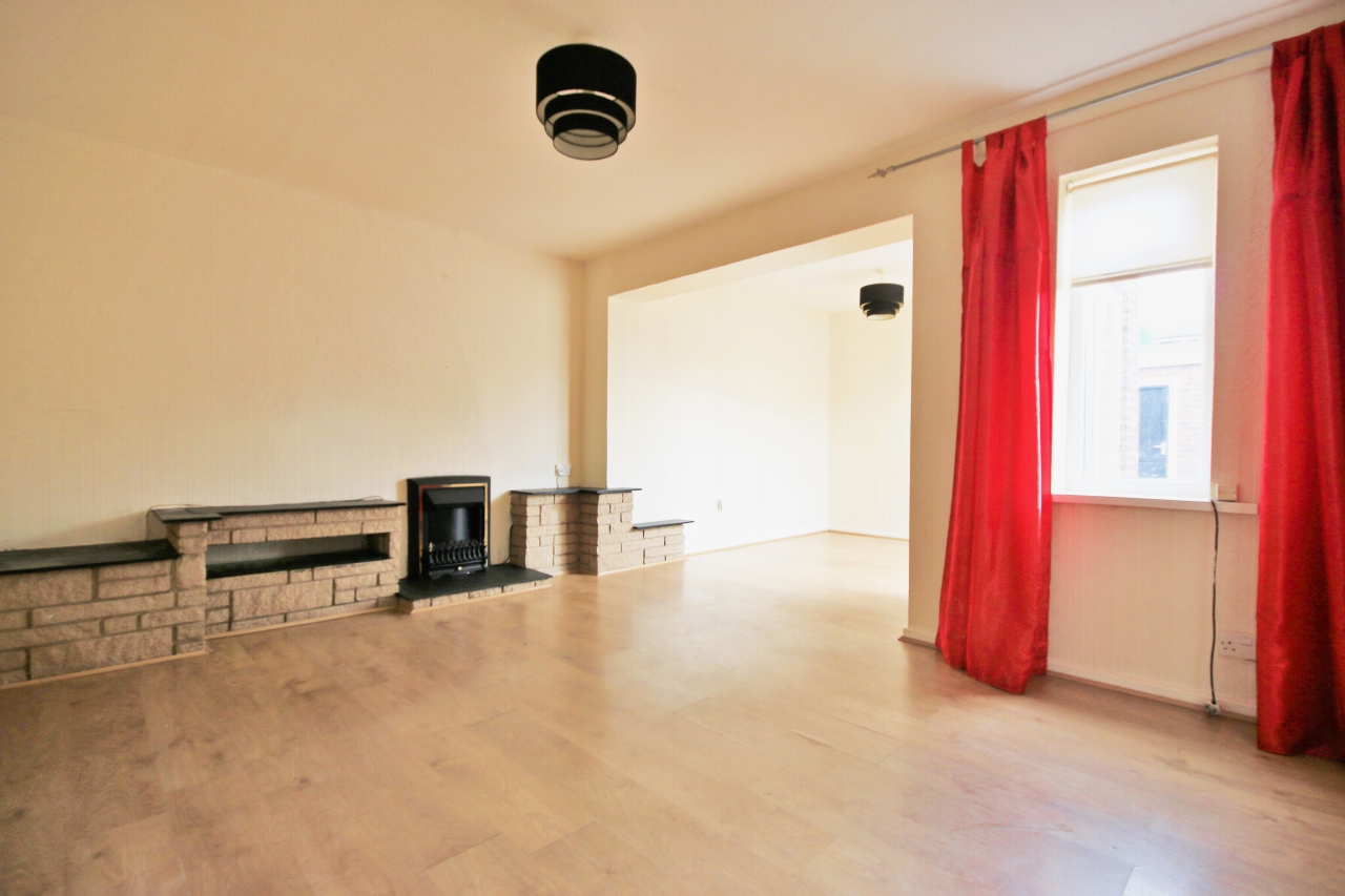 2 bedroom apartment flat/apartment Let in Wigan - Photograph 2.
