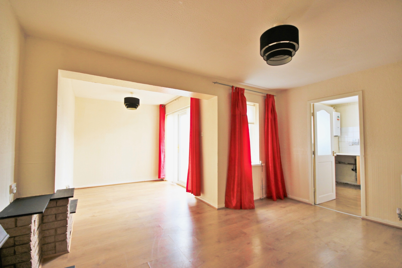 2 bedroom apartment flat/apartment Let in Wigan - Photograph 3.