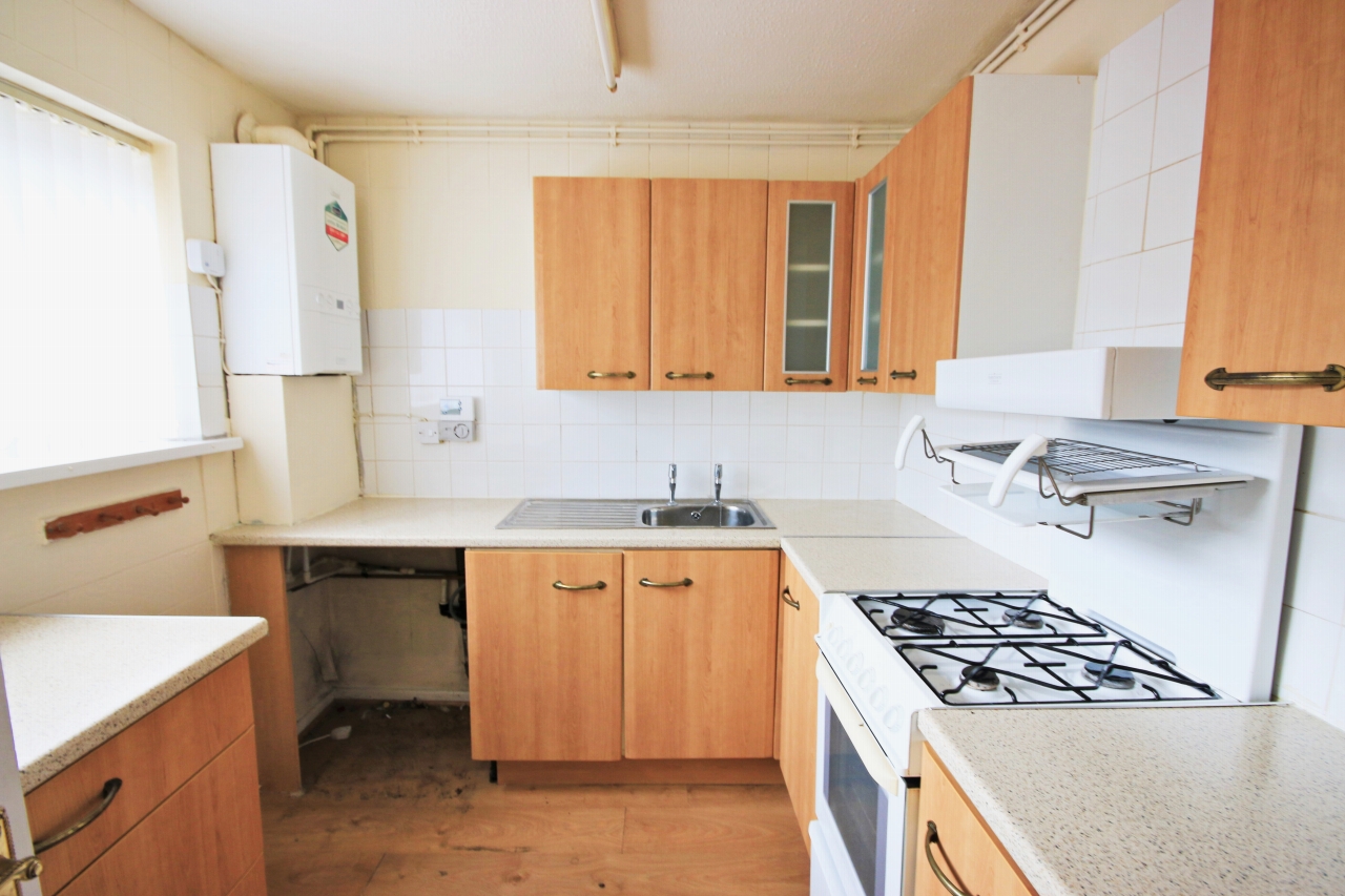 2 bedroom apartment flat/apartment Let in Wigan - Photograph 4.
