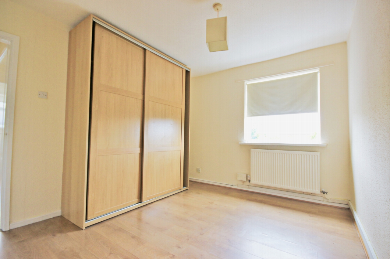 2 bedroom apartment flat/apartment Let in Wigan - Photograph 5.