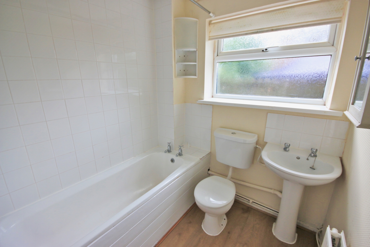 2 bedroom apartment flat/apartment Let in Wigan - Photograph 8.