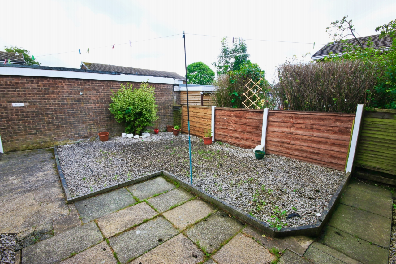 2 bedroom apartment flat/apartment Let in Wigan - Photograph 9.