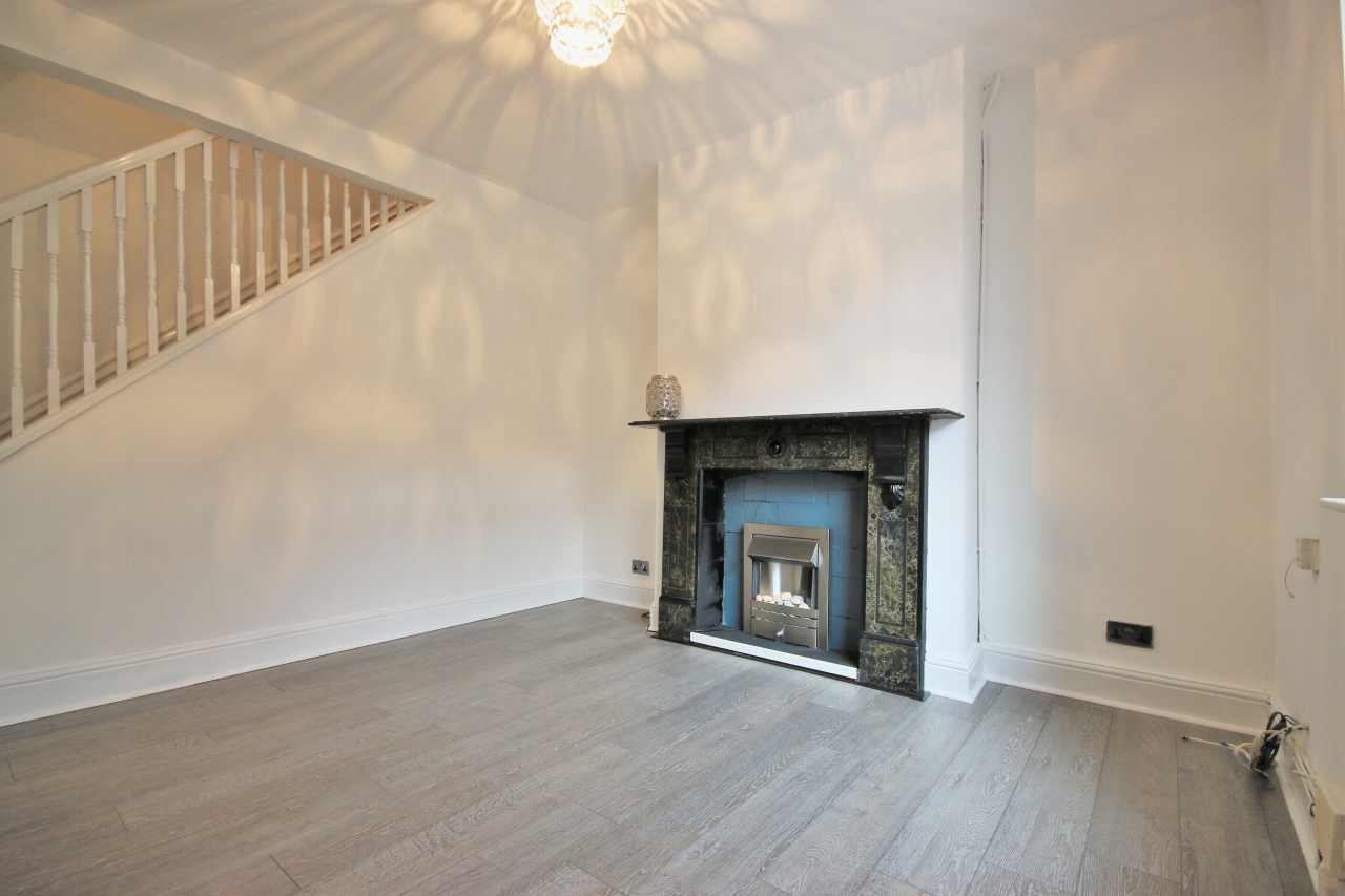 2 bedroom mid terraced house Let in Wigan - Photograph 3.