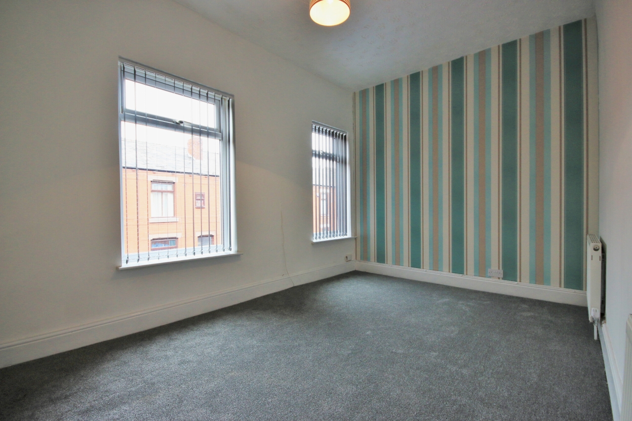 2 bedroom mid terraced house Let in Wigan - Photograph 7.