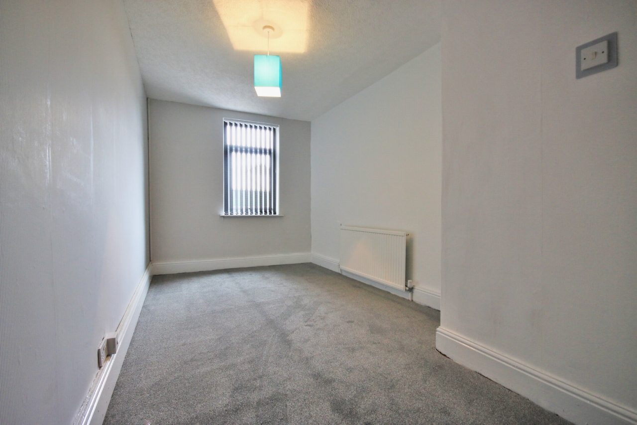 2 bedroom mid terraced house Let in Wigan - Photograph 8.