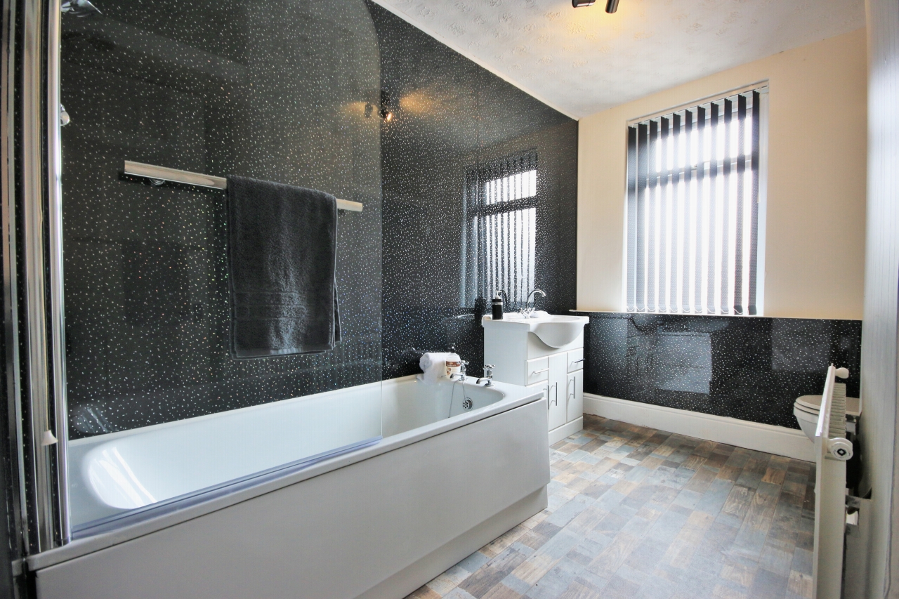 2 bedroom mid terraced house Let in Wigan - Photograph 9.