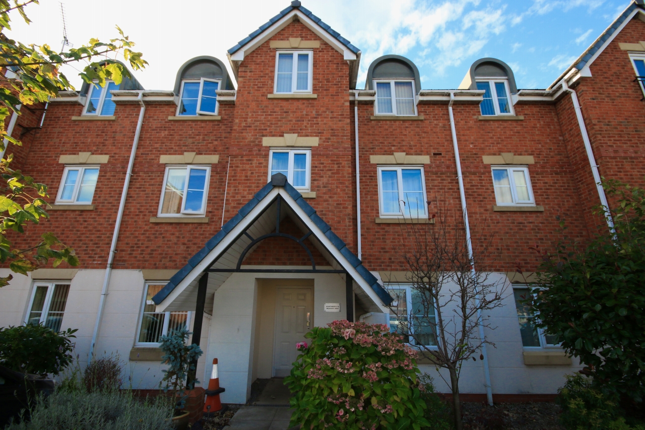 2 bedroom apartment flat/apartment Let in Wigan - Photograph 1.