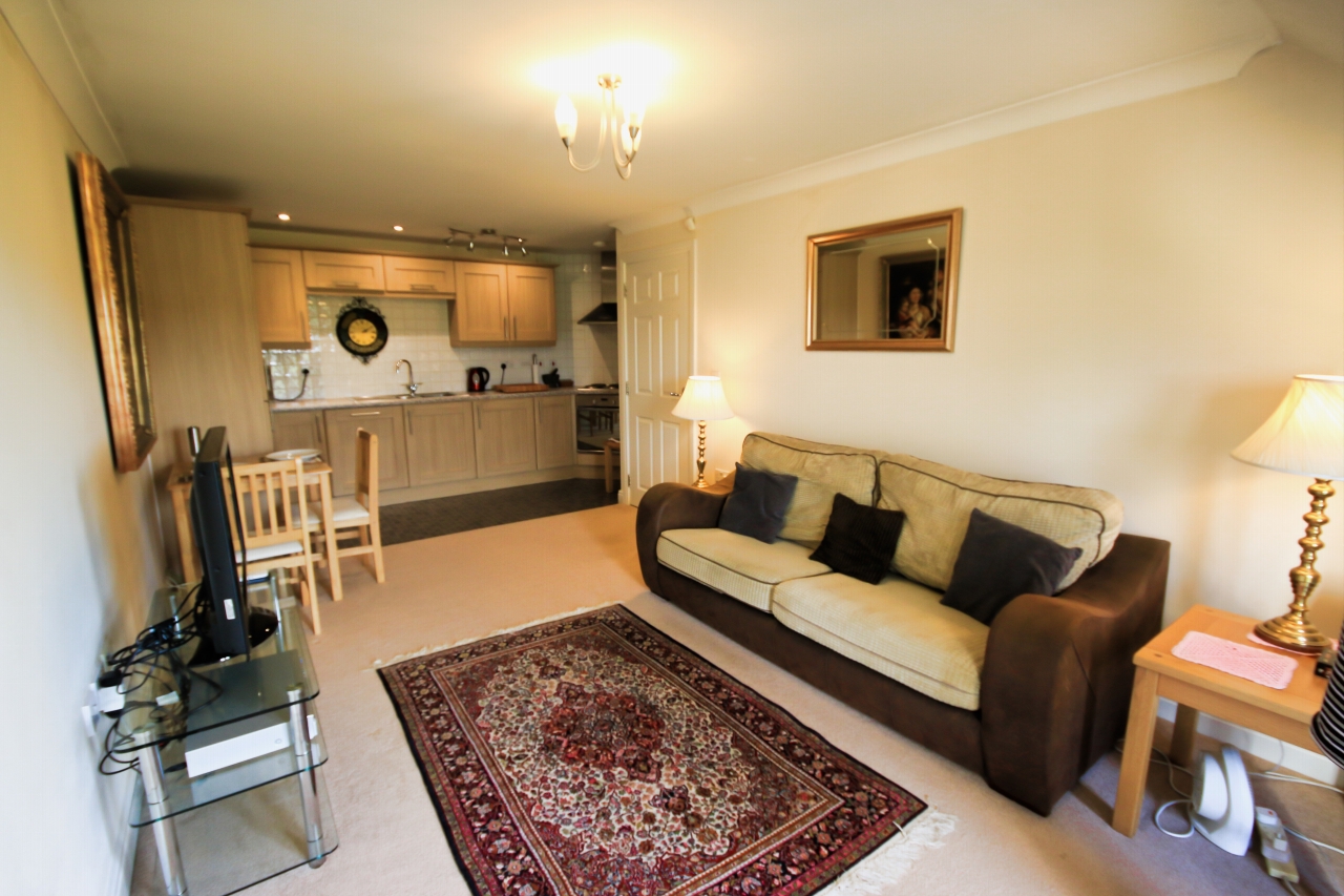 2 bedroom apartment flat/apartment Let in Wigan - Photograph 2.